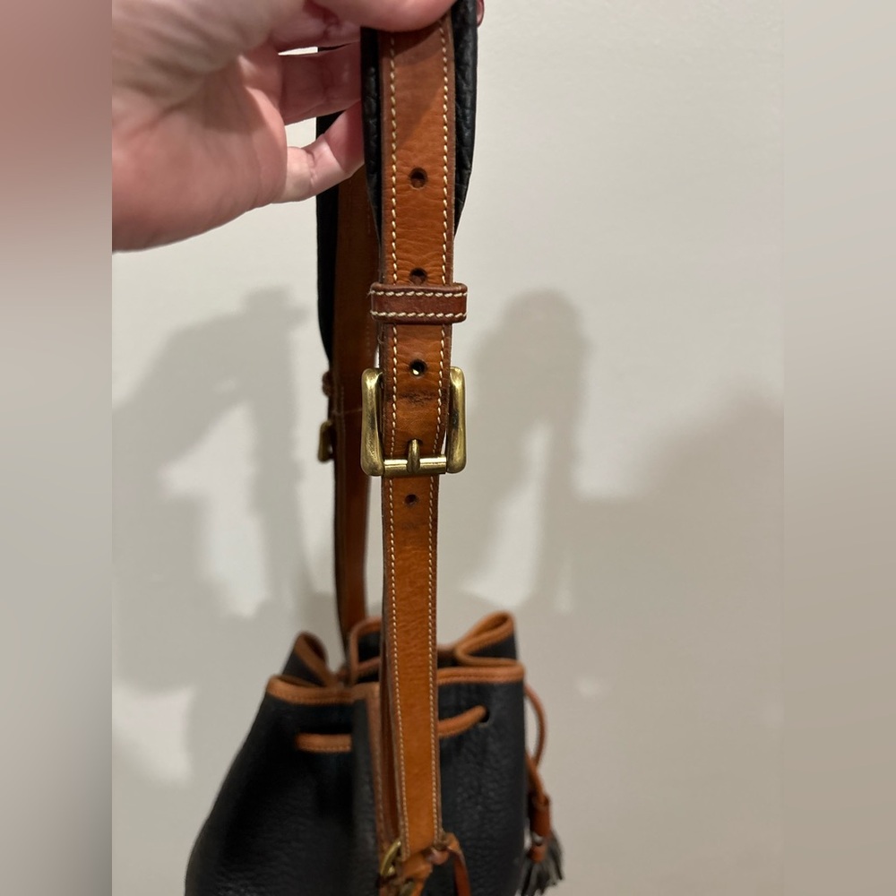 Vintage Dooney & Bourke All-Weather Leather Black and Tan Bucket Bag - Picture 7 of 9